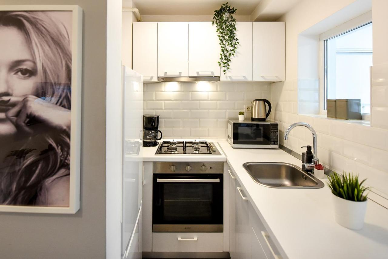 Spacious 1Br In The City Center - Amazing For Extended Stays Boekarest Buitenkant foto