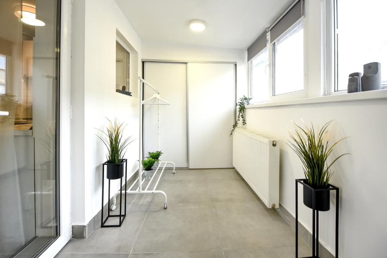 Spacious 1Br In The City Center - Amazing For Extended Stays Boekarest Buitenkant foto