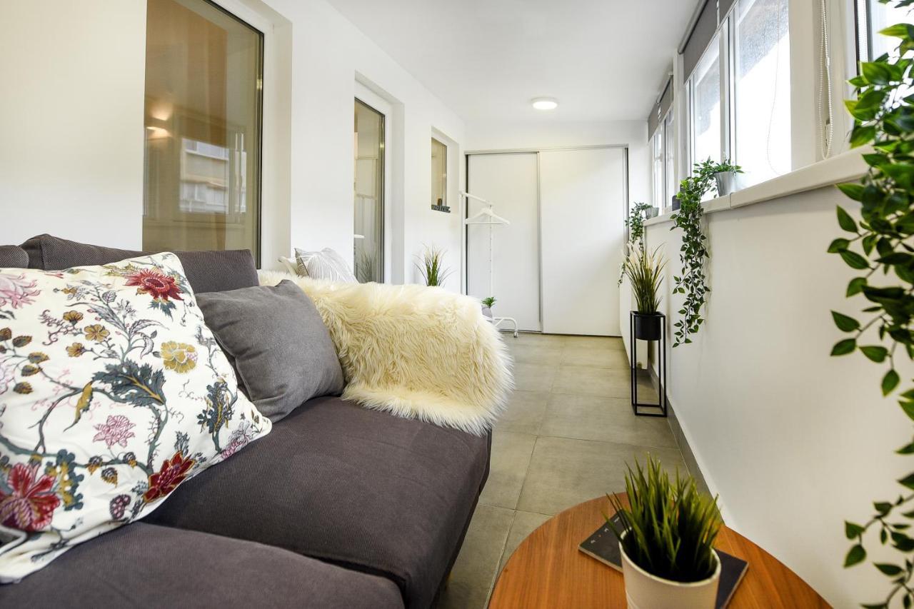 Spacious 1Br In The City Center - Amazing For Extended Stays Boekarest Buitenkant foto