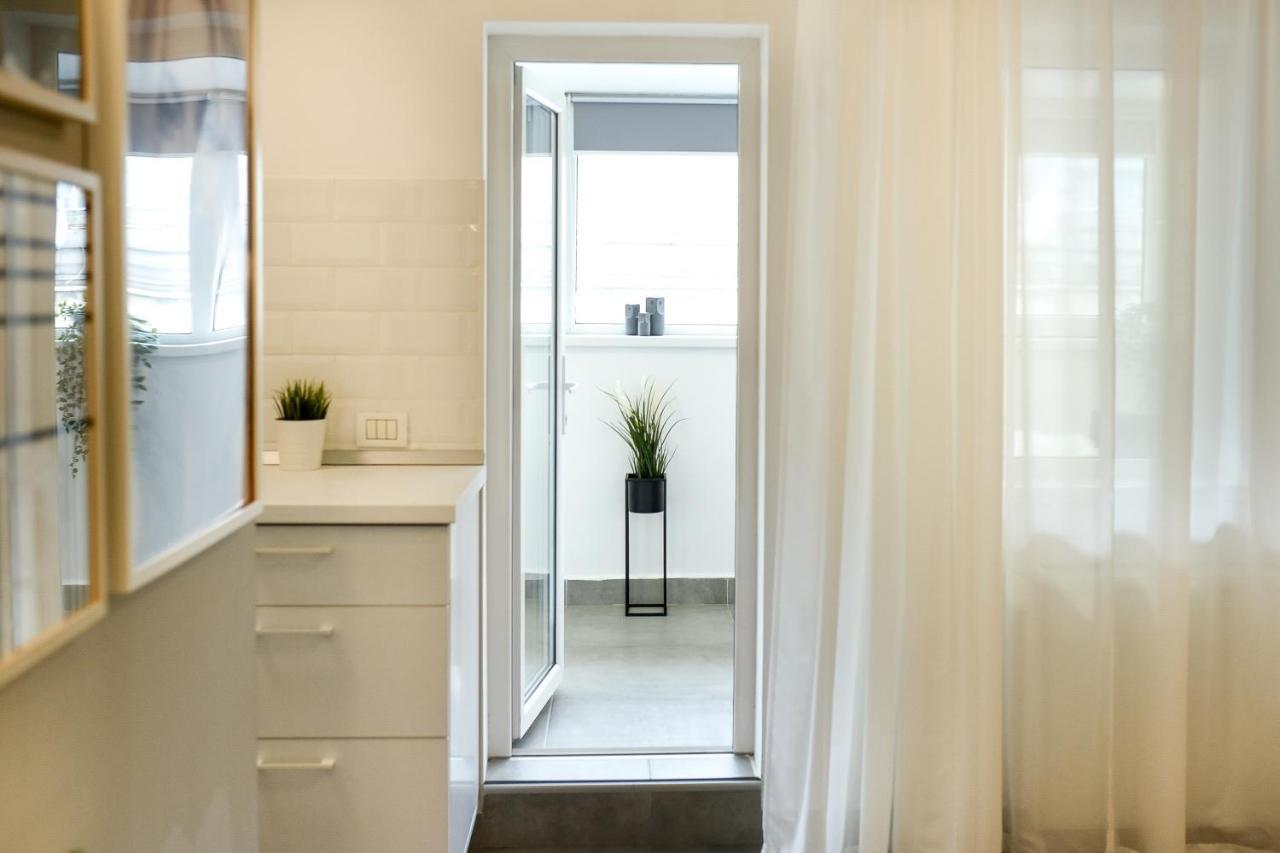 Spacious 1Br In The City Center - Amazing For Extended Stays Boekarest Buitenkant foto