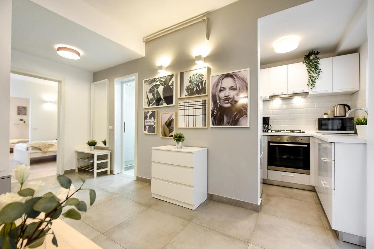Spacious 1Br In The City Center - Amazing For Extended Stays Boekarest Buitenkant foto