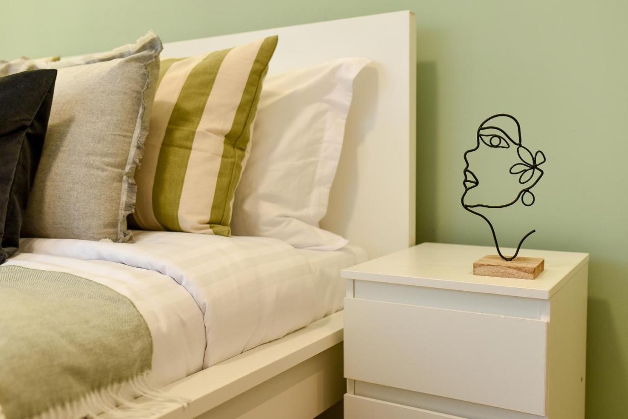 Spacious 1Br In The City Center - Amazing For Extended Stays Boekarest Buitenkant foto