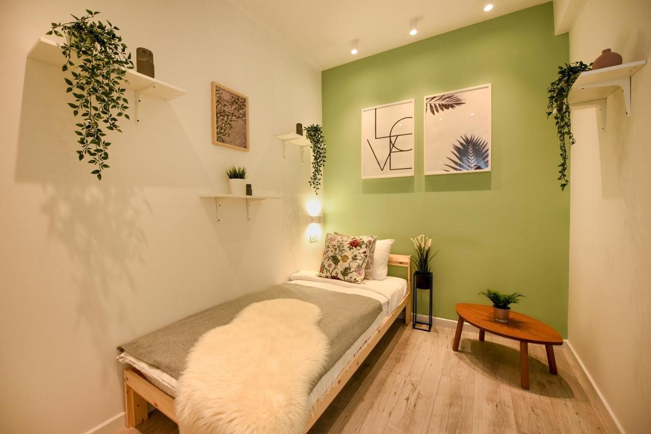 Spacious 1Br In The City Center - Amazing For Extended Stays Boekarest Buitenkant foto