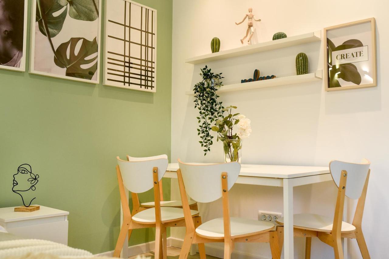 Spacious 1Br In The City Center - Amazing For Extended Stays Boekarest Buitenkant foto
