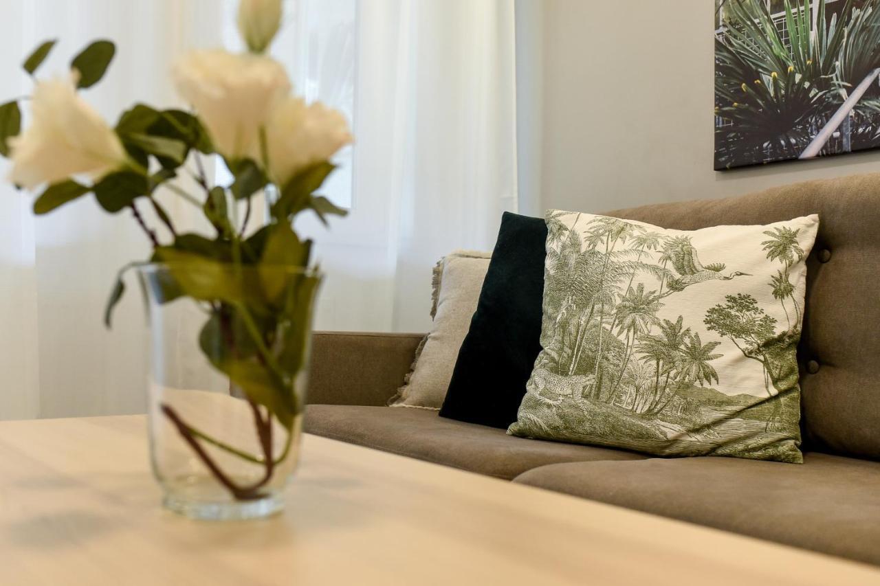 Spacious 1Br In The City Center - Amazing For Extended Stays Boekarest Buitenkant foto