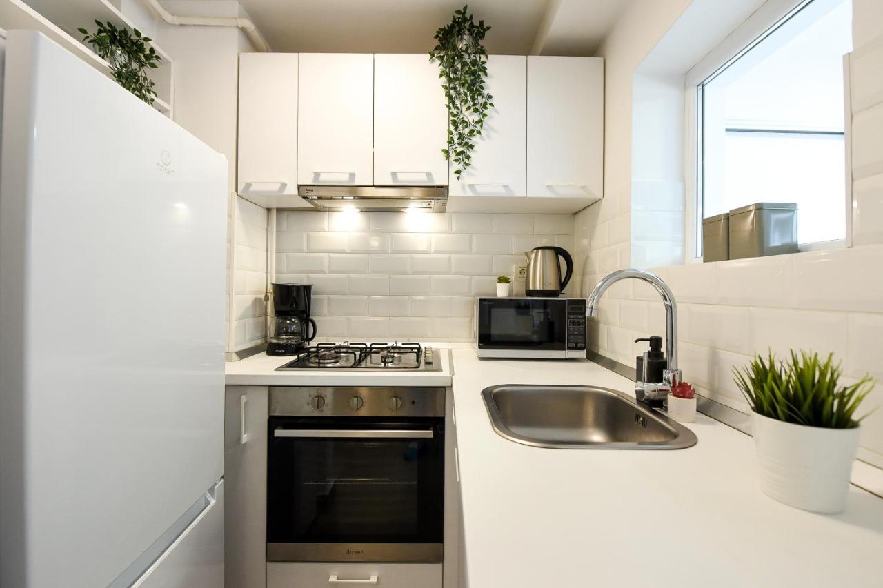 Spacious 1Br In The City Center - Amazing For Extended Stays Boekarest Buitenkant foto